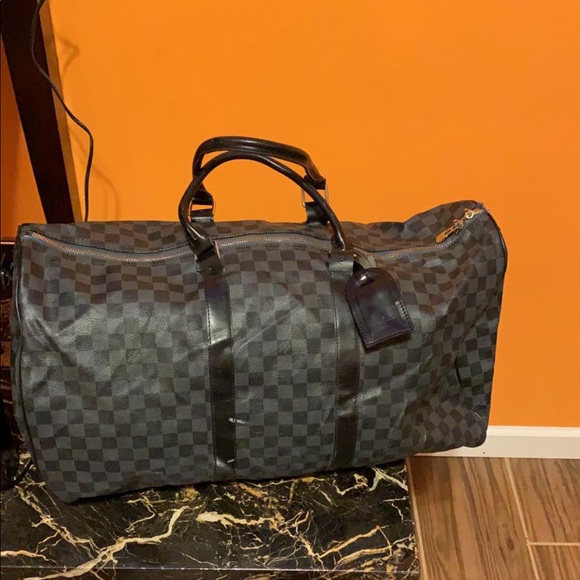 Louis Vuitton - Picture 1 of 4